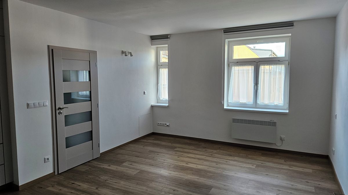 Pronájem bytu 1+kk 33 m² – fotografie 2