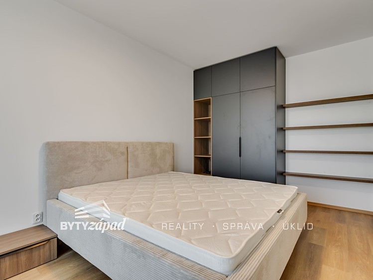 Pronájem bytu 2+kk, 50 m² (6 z 13)