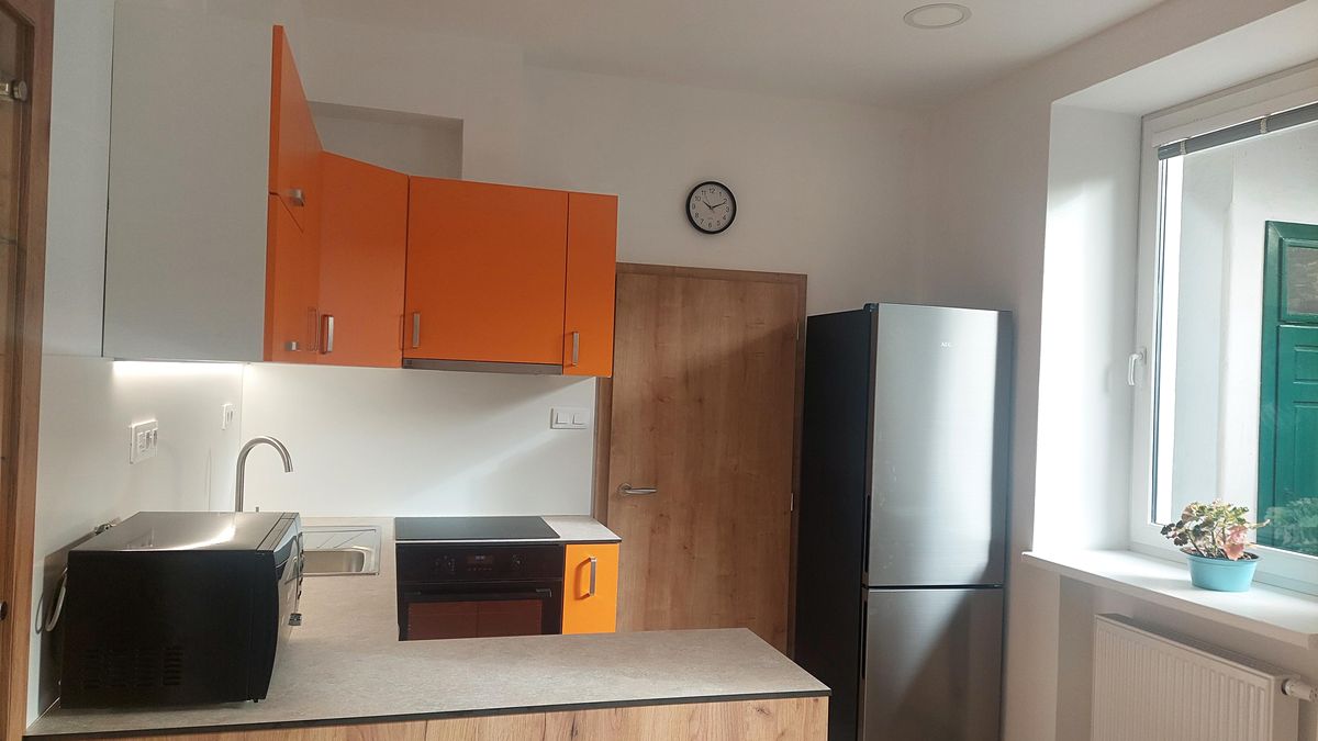 Pronájem bytu 2+1 77 m² – fotografie 3