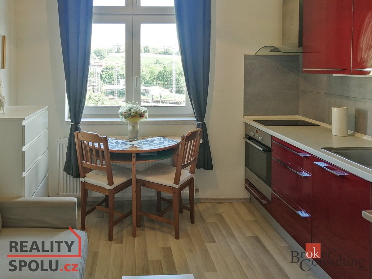 Pronájem bytu 1+kk 25 m² – fotografie 2