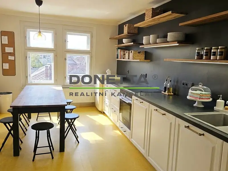 Pronájem bytu 3+1 103 m², Hradec Králové – náhled fotky 1
