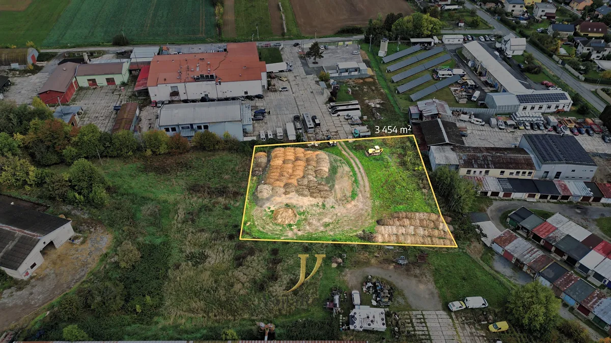 Prodej komerčního pozemku 3454 m²