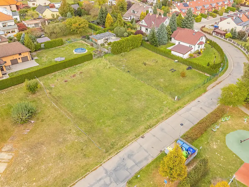 Prodej stavebního pozemku 809 m², Zlín – náhled fotky 3
