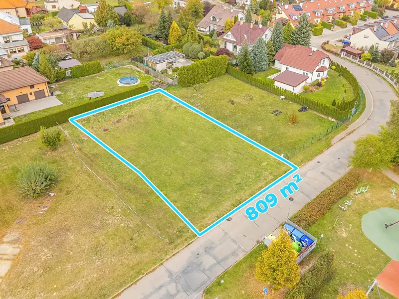 Prodej stavebního pozemku 809 m², Zlín – náhled fotky 2