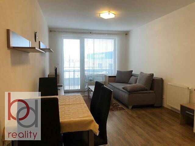 Квартира 1+kk в оренду, 38 м² (3 з 13)