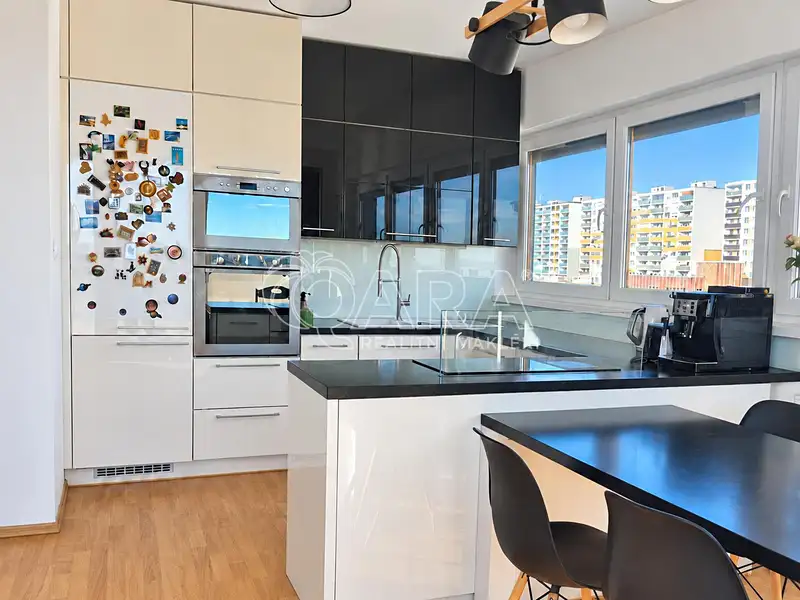 Prodej bytu 3+kk 84 m², Praha – náhled fotky 2