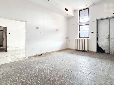 Комерційне приміщення на продаж, 100 м² (2 з 16)