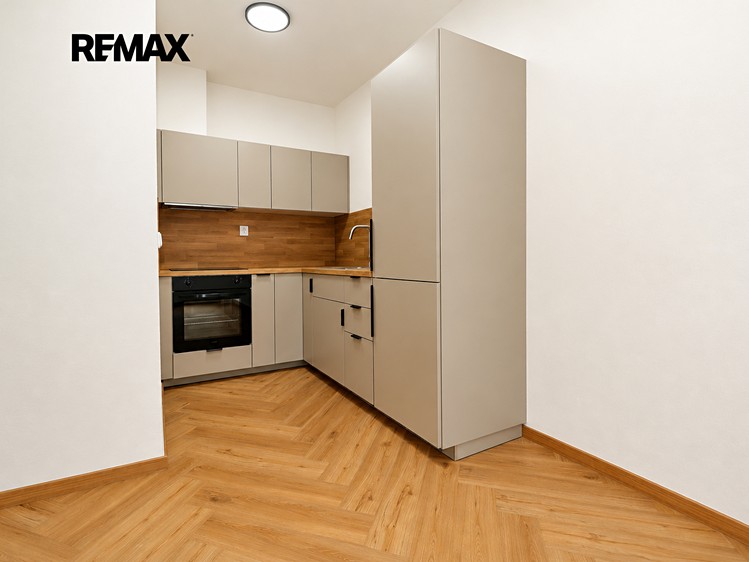 Pronájem bytu 2+kk, 38 m² (5 z 20)