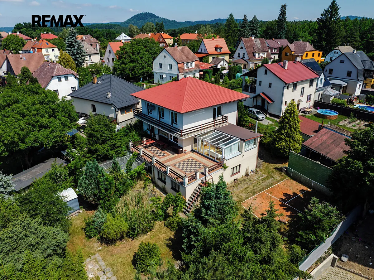 Prodej rodinného domu 412 m², pozemek 1060 m²