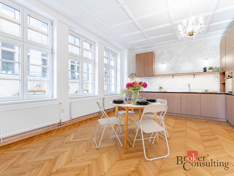 Pronájem bytu 3+kk, 84 m² (1 z 17)