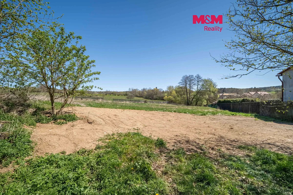 Prodej stavebního pozemku 2296 m²