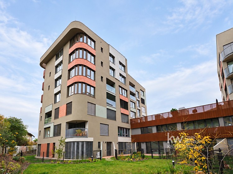 Pronájem bytu 1+kk, 37 m² (11 z 14)