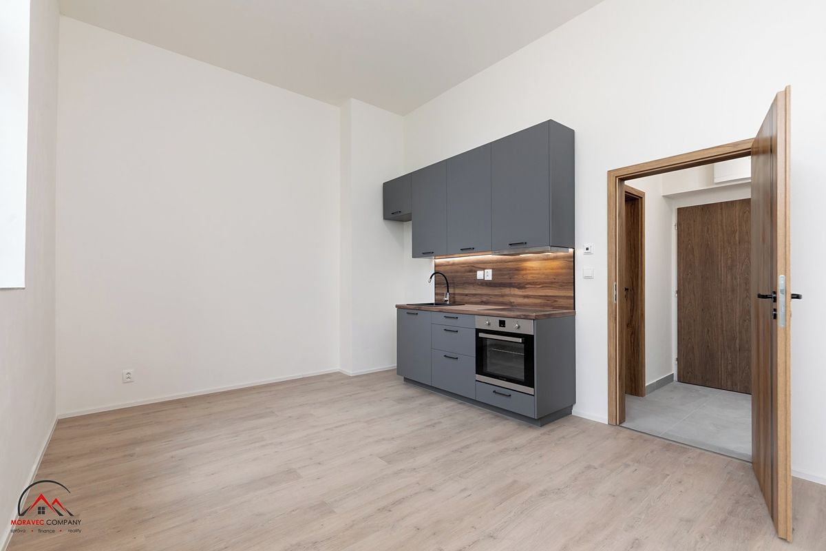 Pronájem bytu 2+kk 41 m² – fotografie 2