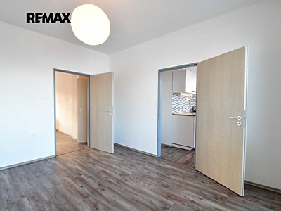 Pronájem bytu 2+1, 55 m² (2 z 10)