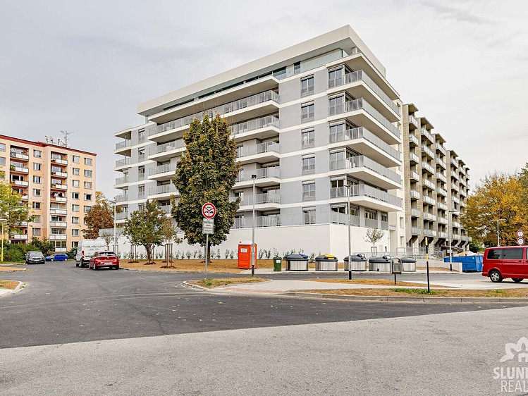 Pronájem bytu 3+kk, 72 m² (1 z 9)