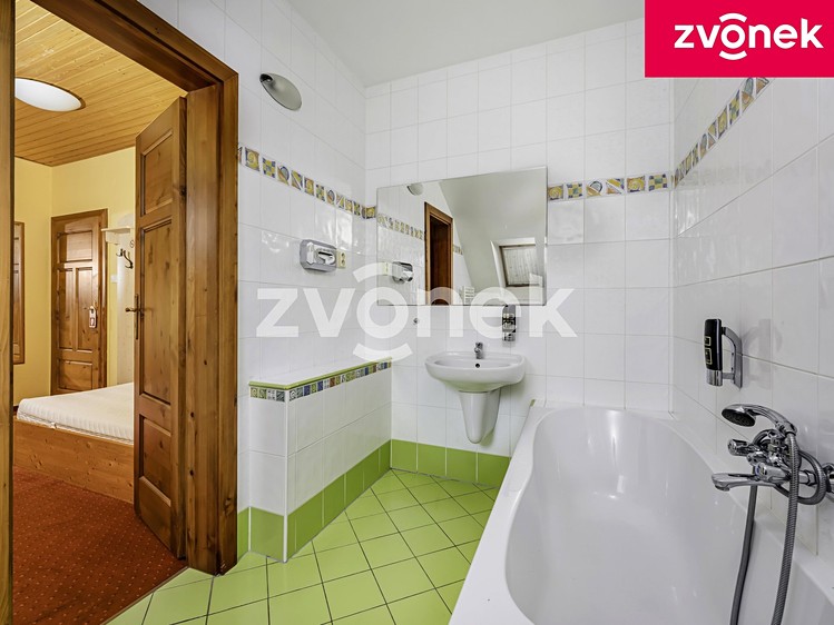 Prodej komerčního prostoru, 1 086 m² (22 z 44)