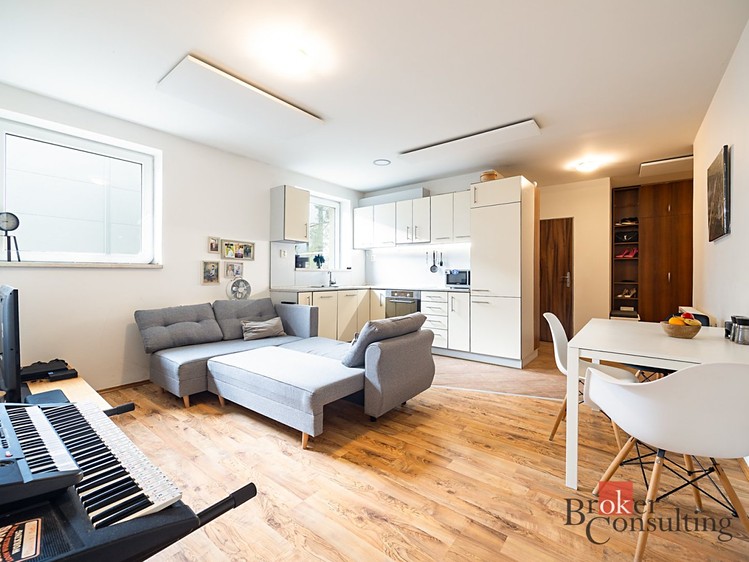 Pronájem bytu 2+kk, 67 m² (1 z 11)