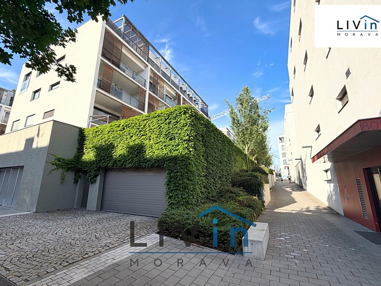 Pronájem bytu 1+kk, 43 m² (19 z 25)