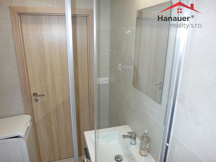 Pronájem bytu 2+kk, 40 m² (10 z 18)
