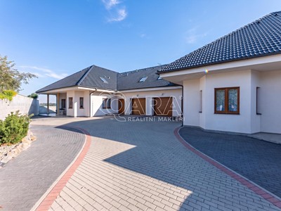 Prodej  rodinného domu 695 m², pozemek 1 521 m²
