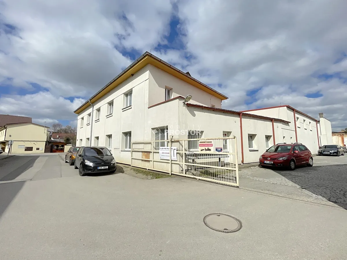 Pronájem kanceláře 619 m²
