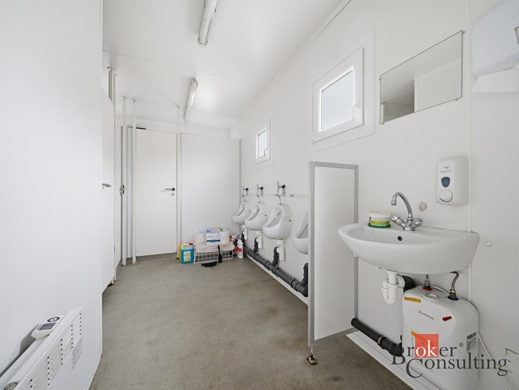 Pronájem komerčního prostoru, 300 m² (10 z 10)