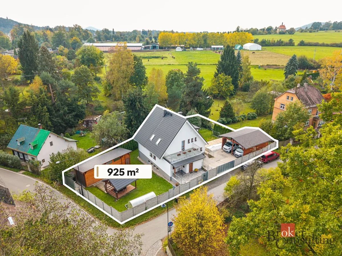Prodej rodinného domu 279 m², pozemek 925 m²