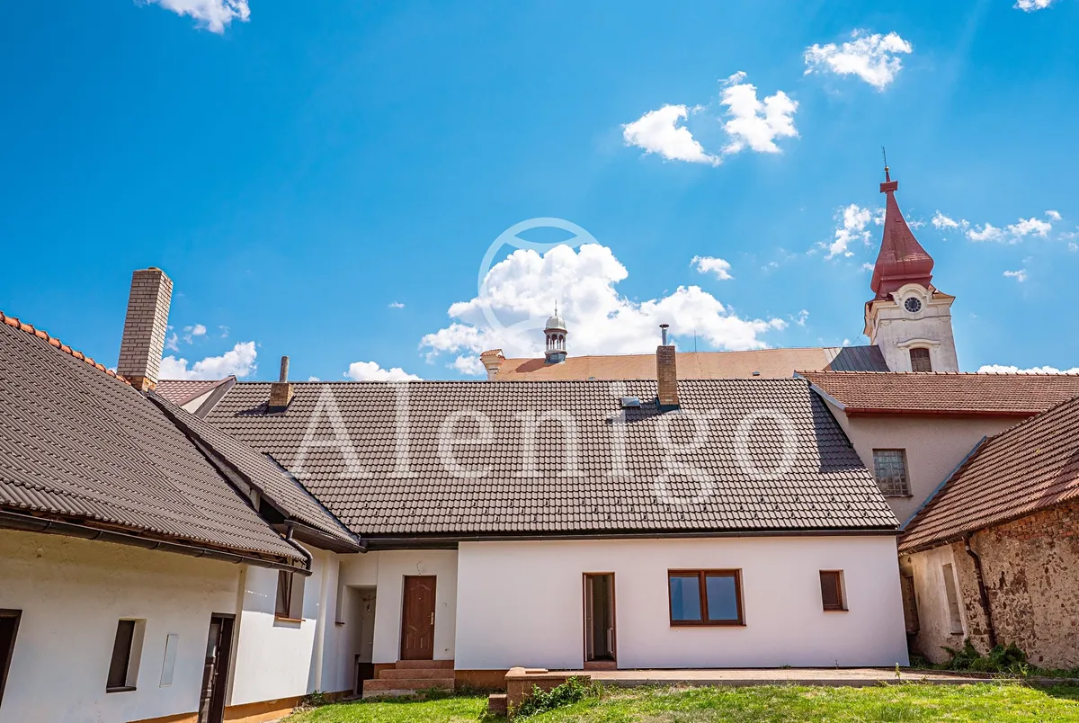 Prodej rodinného domu 144 m², pozemek 1694 m²