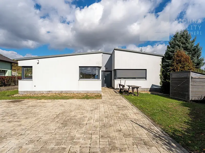 Prodej rodinného domu 221 m², pozemek 4496 m², Žernovník – náhled fotky 2