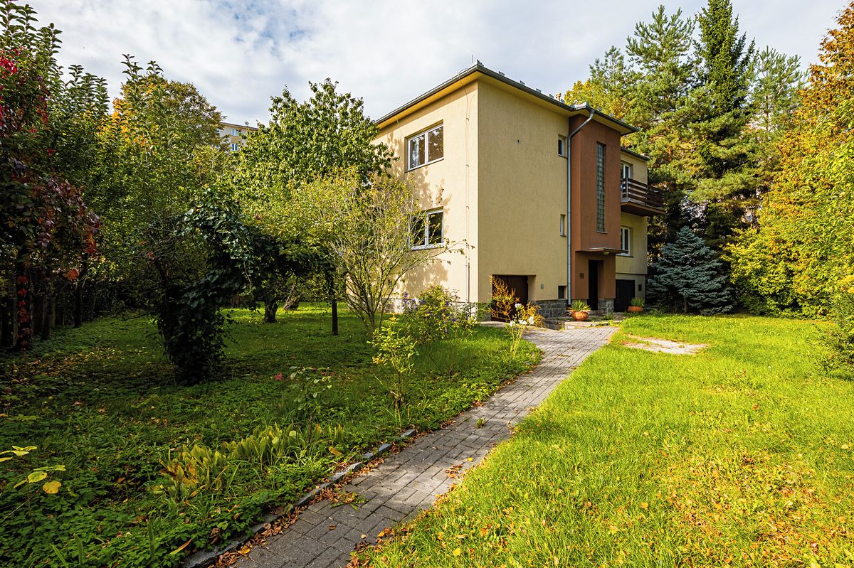 Pronájem vily 225 m², pozemek 1111 m², České Budějovice – fotka 1 z 3