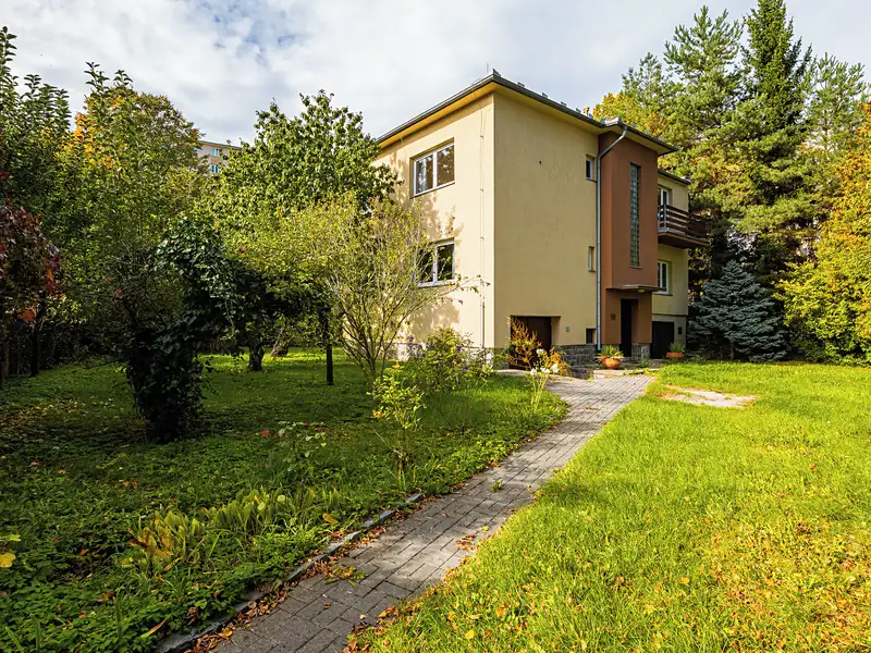 Pronájem vily 225 m², pozemek 1111 m², České Budějovice – náhled fotky 1