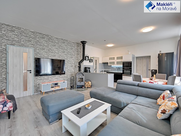 Будинок на продаж, 240 м² (2 з 38)