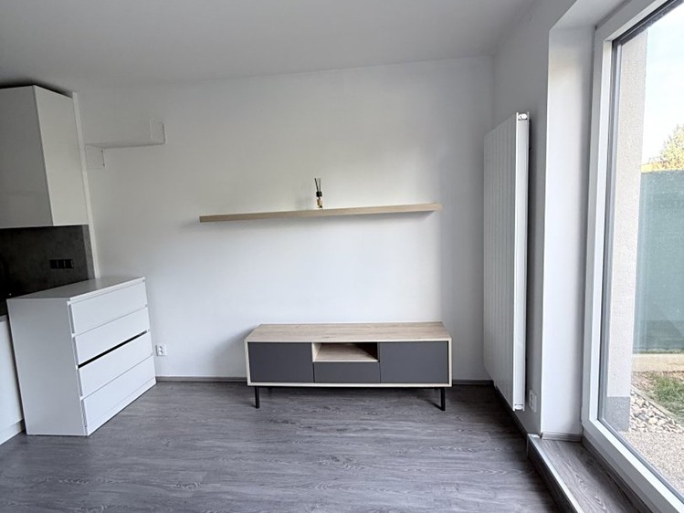 Pronájem bytu 1+kk, 31 m² (5 z 12)