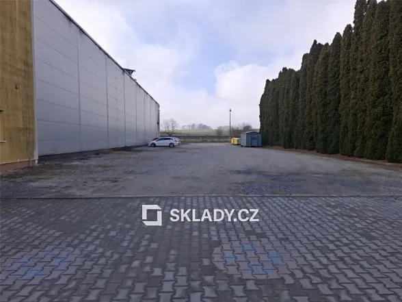 Pronájem komerčního pozemku 1600 m²