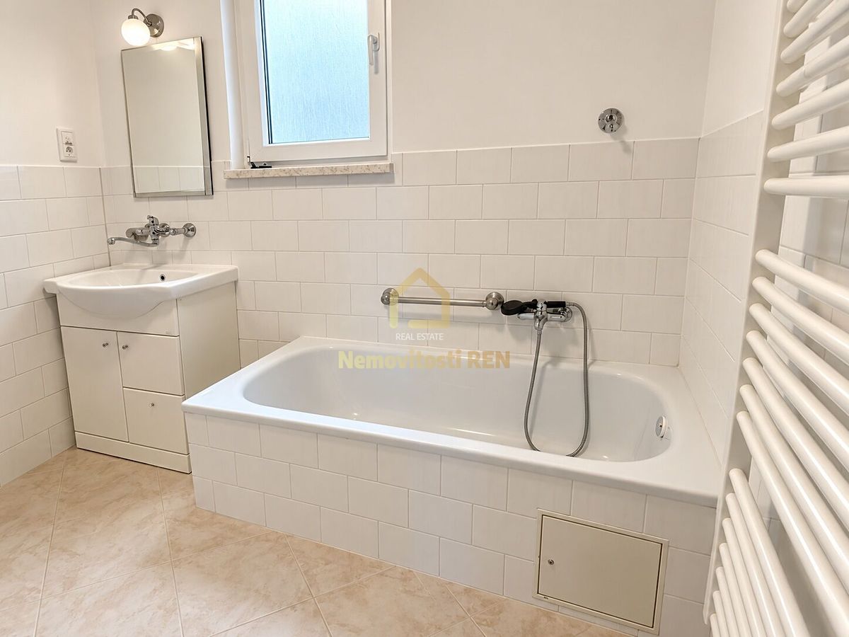 Pronájem bytu 2+kk 70 m² – fotografie 4