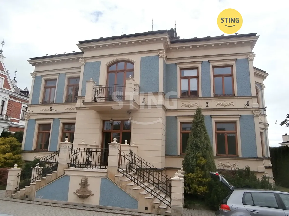 Pronájem kanceláře 238 m²