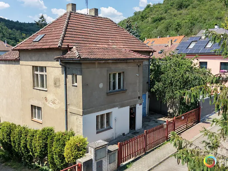 Prodej rodinného domu 280 m², pozemek 445 m², Praha – náhled fotky 1