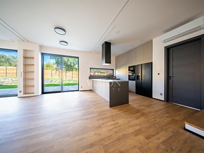 Будинок на продаж, 159 м² (2 з 38)