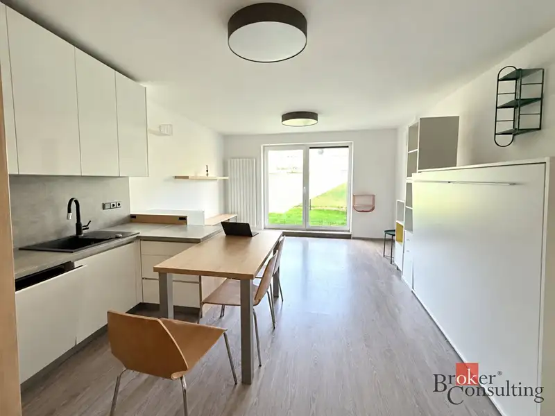 Pronájem bytu 1+kk 31 m², Praha – náhled fotky 1