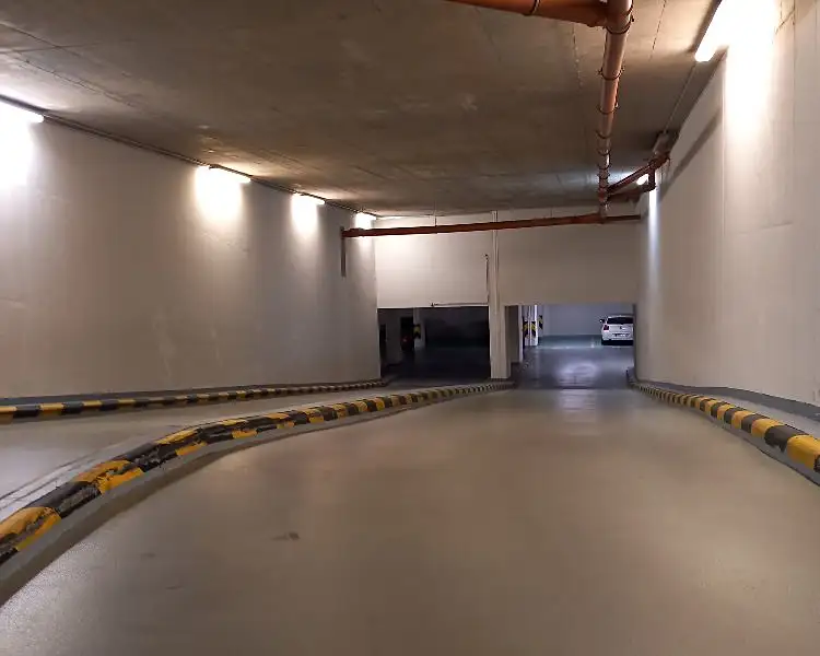 Pronájem garážového stání 15 m², Praha – náhled fotky 3