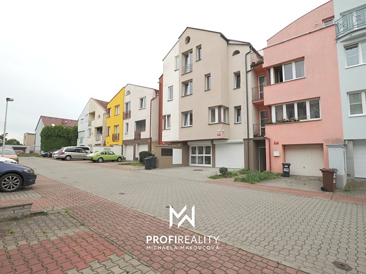 Pronájem bytu 1+kk, 18 m² (1 z 12)