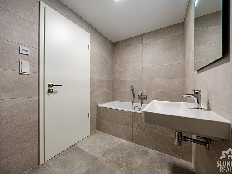 Pronájem bytu 3+kk, 72 m² (8 z 9)