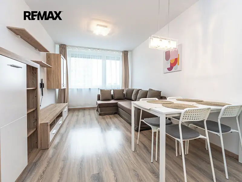 Pronájem bytu 2+kk 44 m², Praha – náhled fotky 1