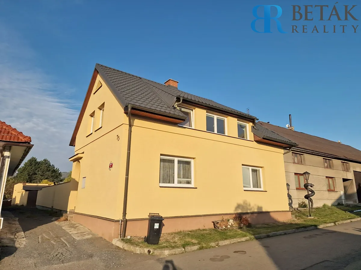 Pronájem rodinného domu 200 m², pozemek 965 m²