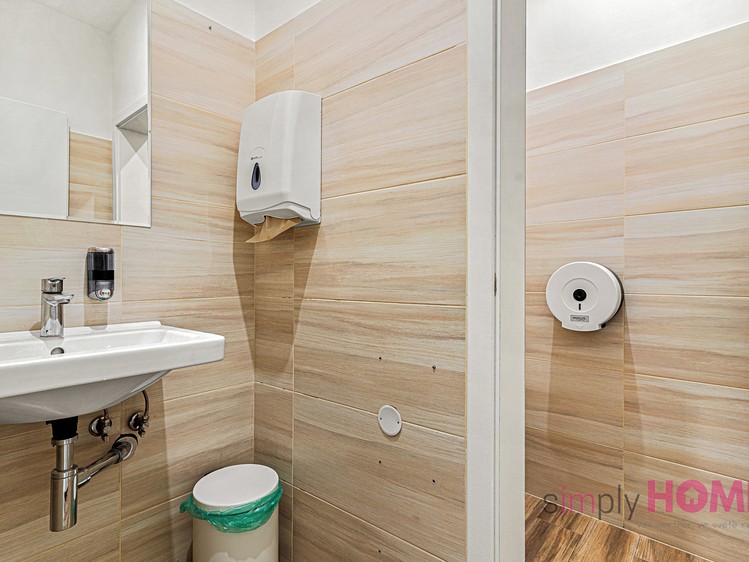 Prodej komerčního prostoru, 212 m² (13 z 15)
