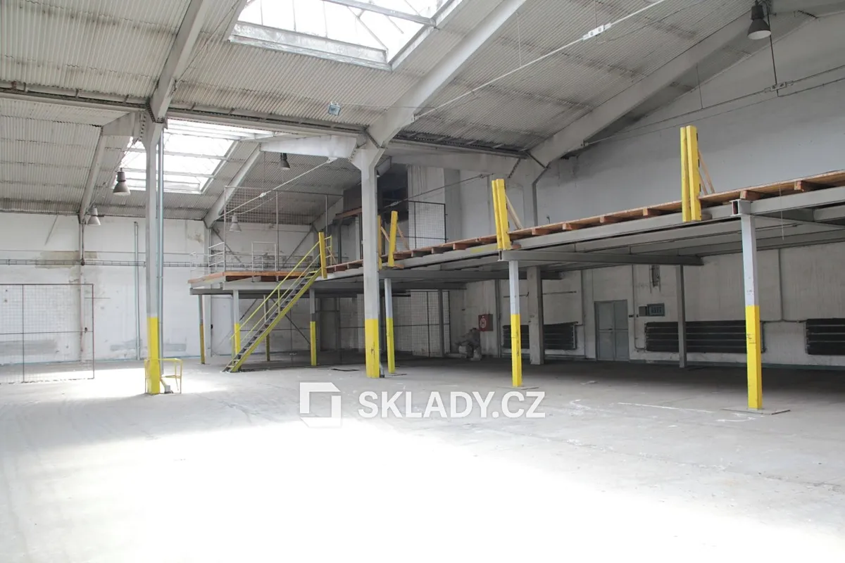 Pronájem skladového prostoru 820 m²