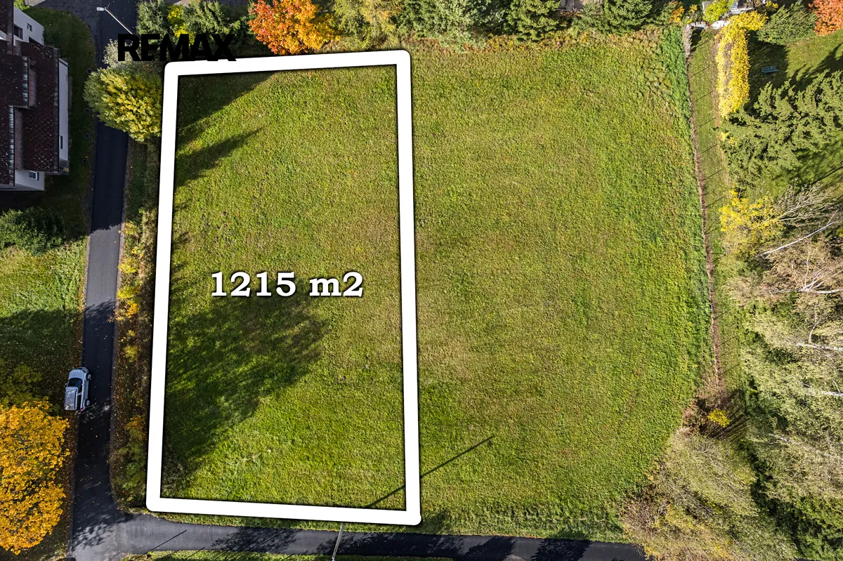 Prodej stavebního pozemku 1215 m²