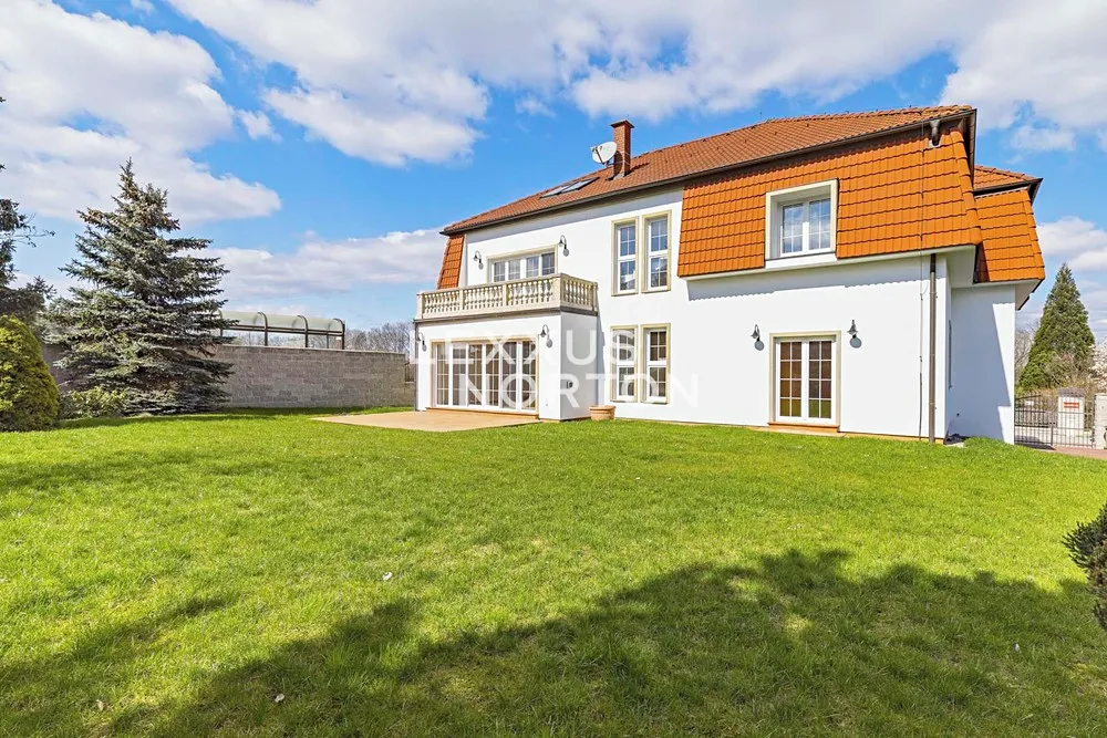 Pronájem vily 610 m², pozemek 747 m²