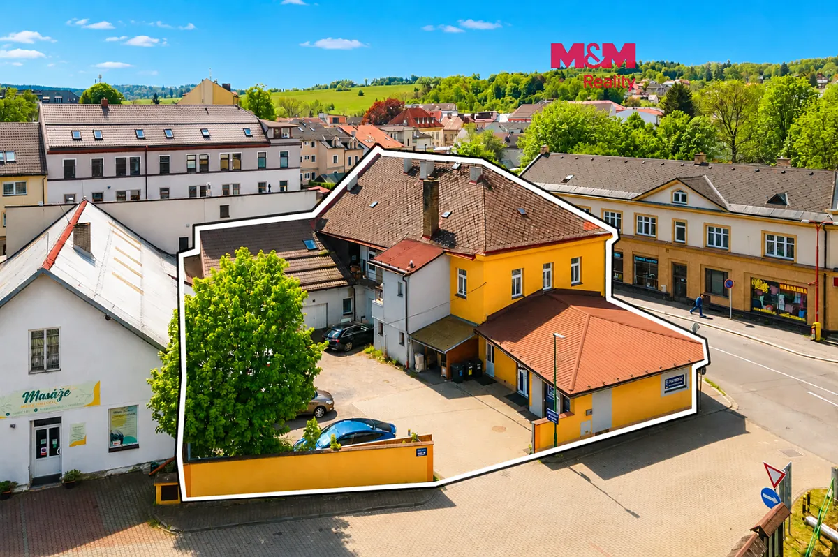 Prodej rodinného domu 383 m², pozemek 725 m²