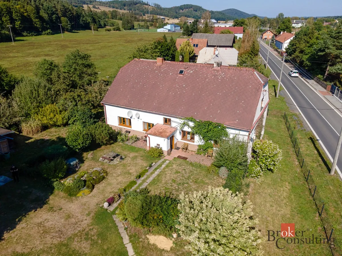Prodej rodinného domu 260 m², pozemek 3000 m²